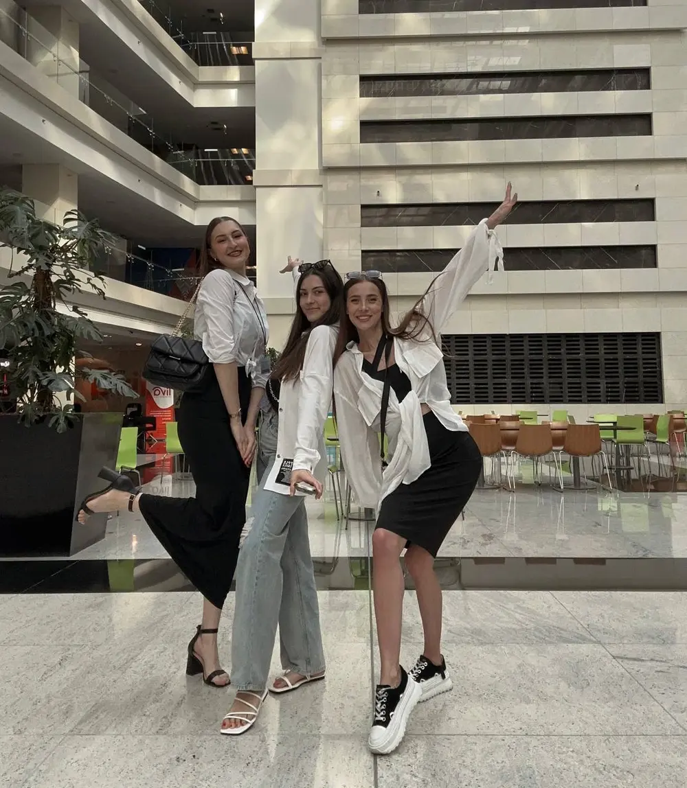 Photo with students 3